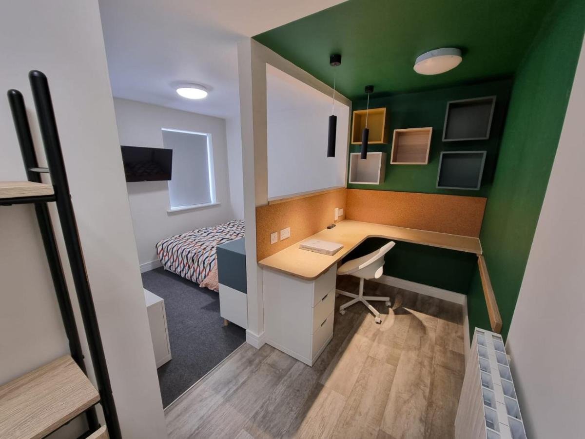 Hythe Retreats Apartment Колчестър Екстериор снимка