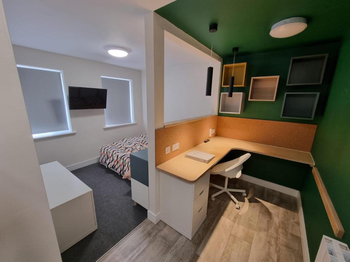 Hythe Retreats Apartment Колчестър Екстериор снимка