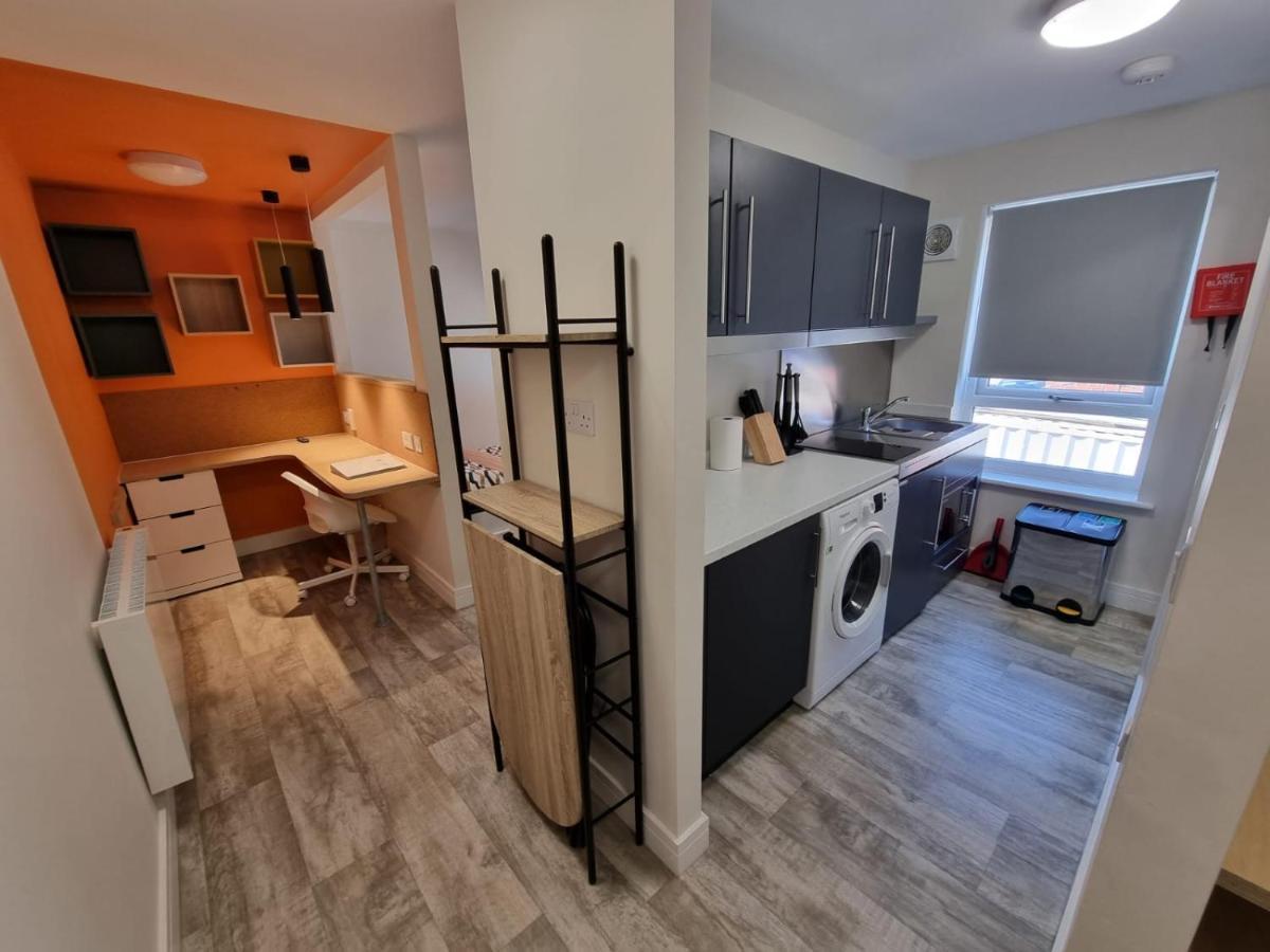 Hythe Retreats Apartment Колчестър Екстериор снимка