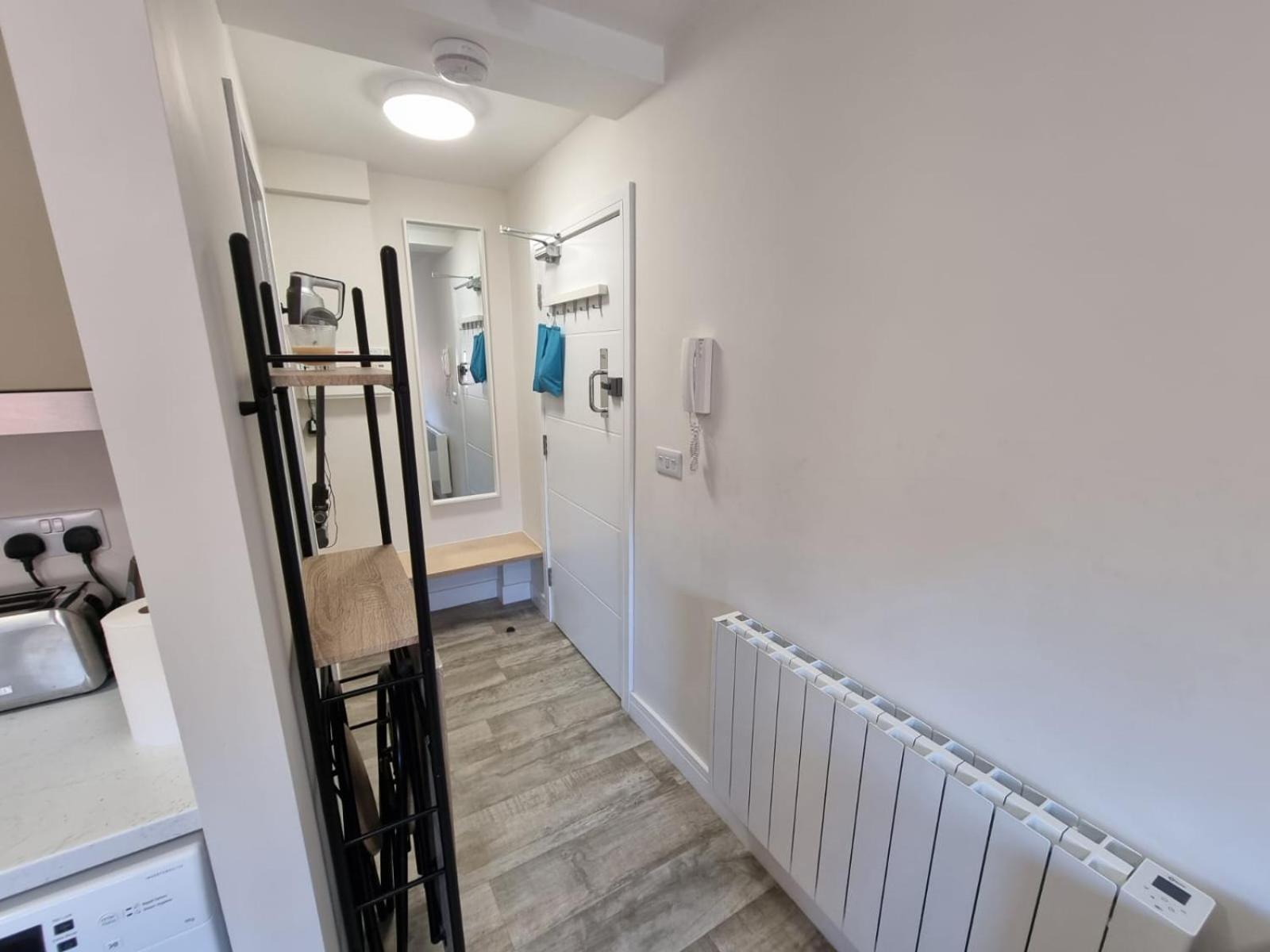 Hythe Retreats Apartment Колчестър Екстериор снимка