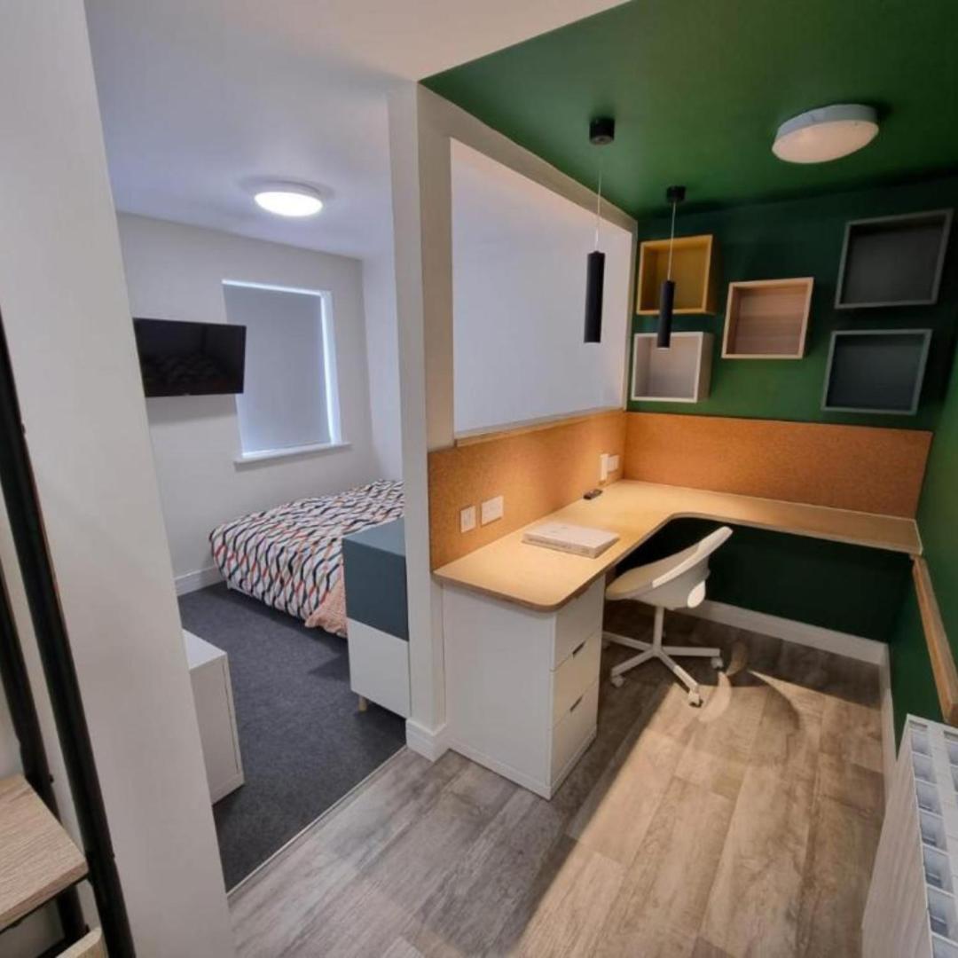 Hythe Retreats Apartment Колчестър Екстериор снимка